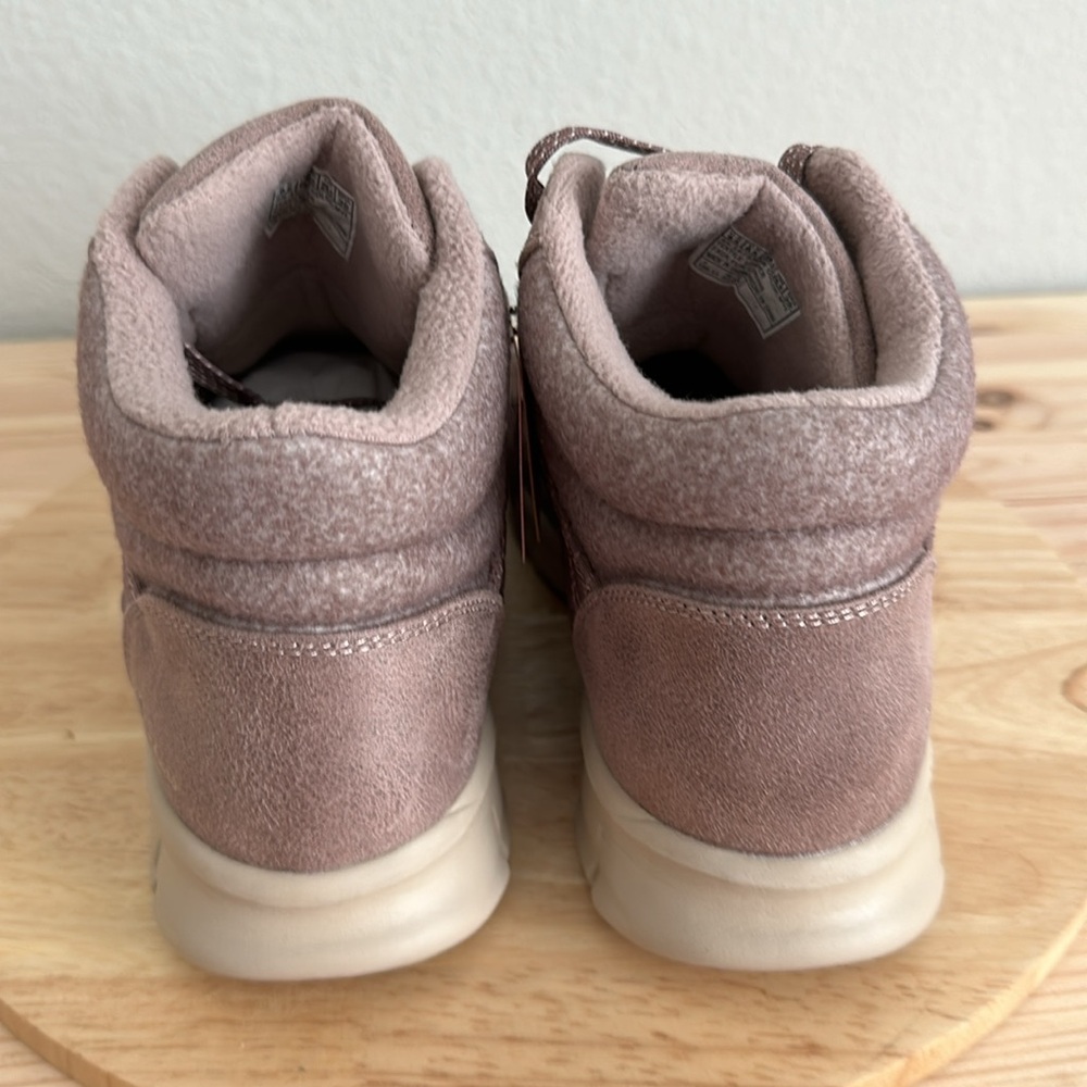 Skechers Women's  Winter Boots - Picture 5 of 8